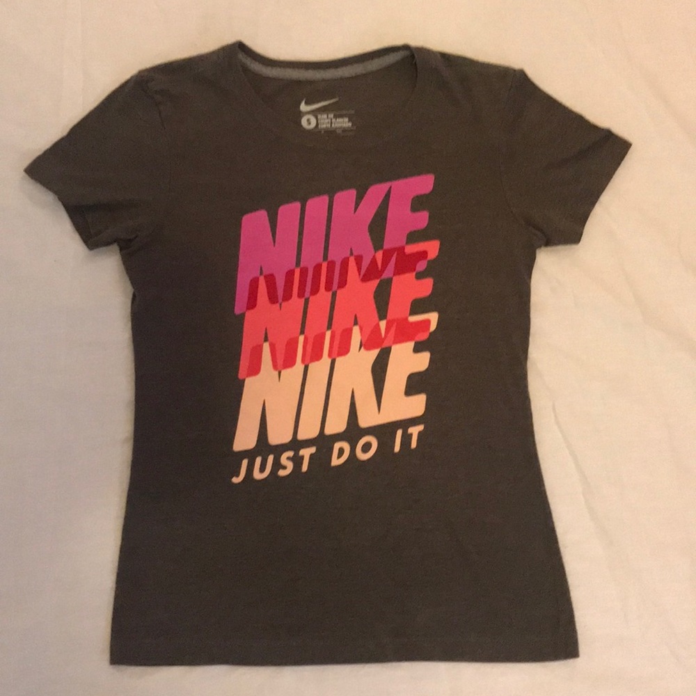 Nike ladies slim fit ladies tee shirt size small